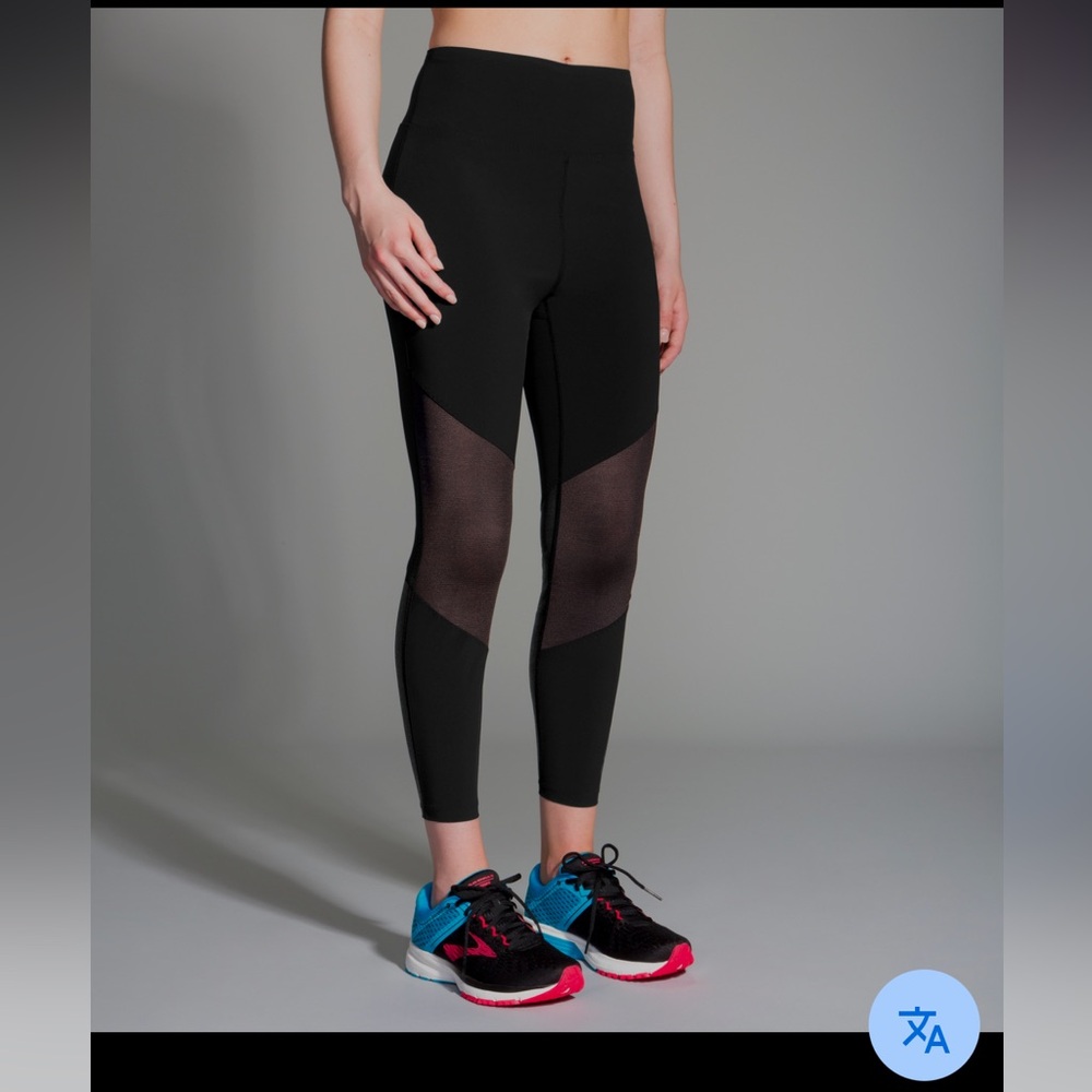 BNWT Brooks ghost high waist mesh leggings. Size M